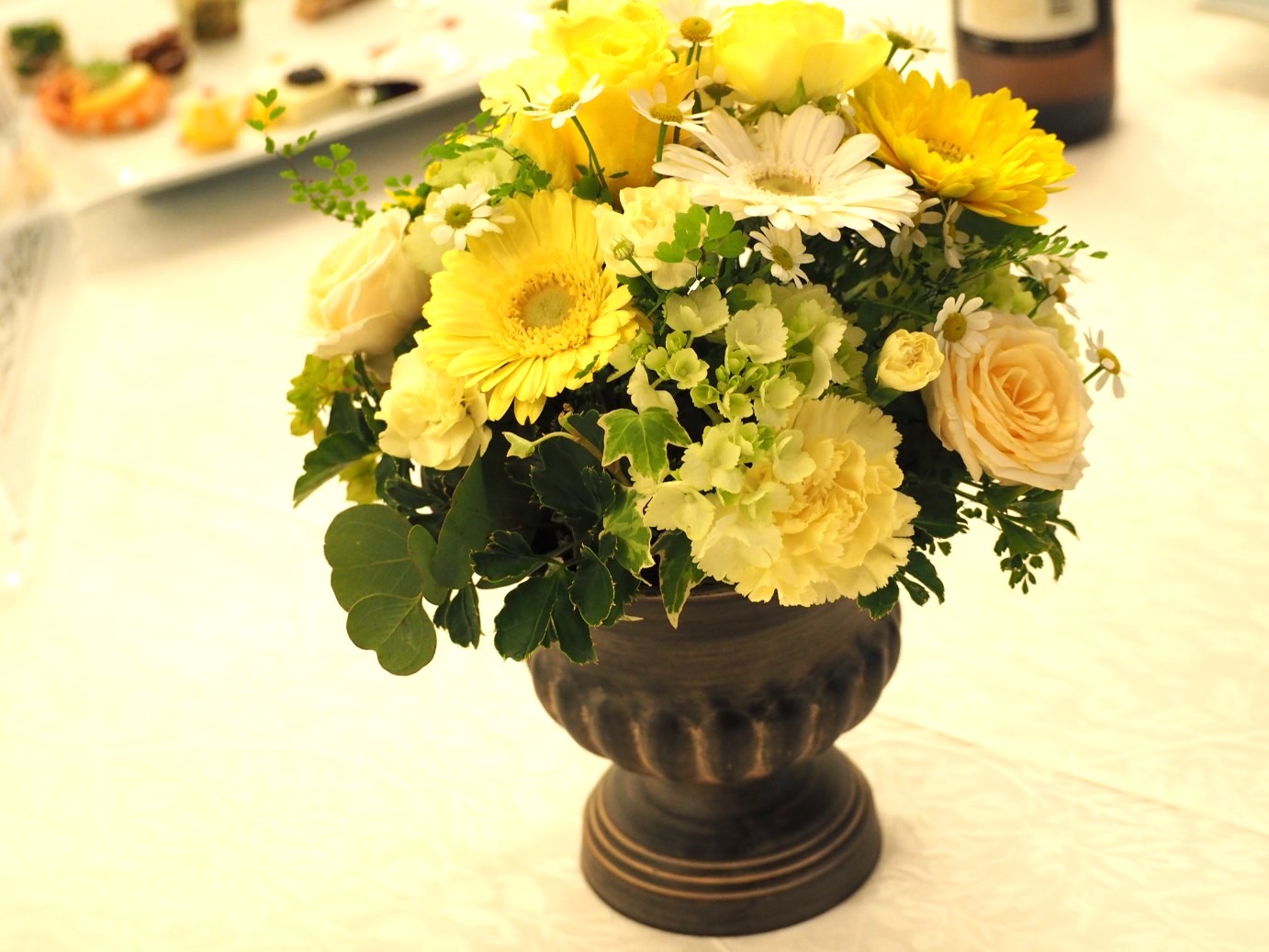 結婚式のゲスト用テーブルの装花