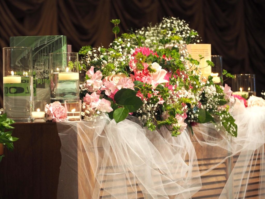 結婚式場のメインテーブル装花