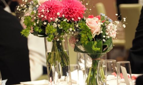 結婚式場の披露宴の装花